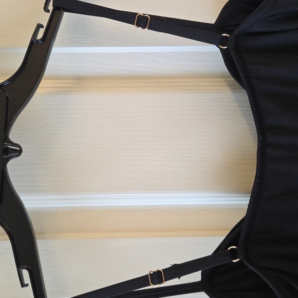 Chic Black Dress With Built In Shapewear NWT - Picture 16 of 16